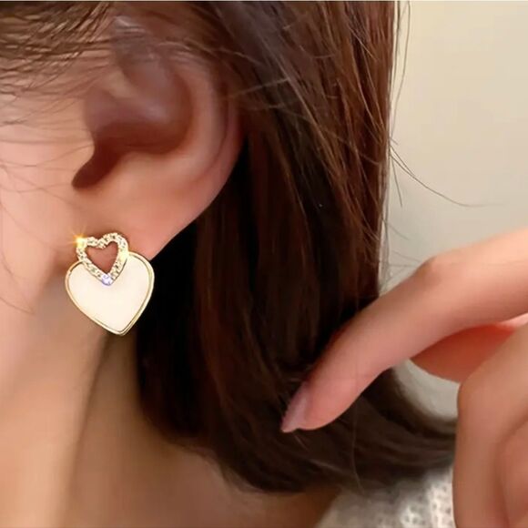 Rhinestone Heart Stud Earrings NEW - Picture 4 of 4